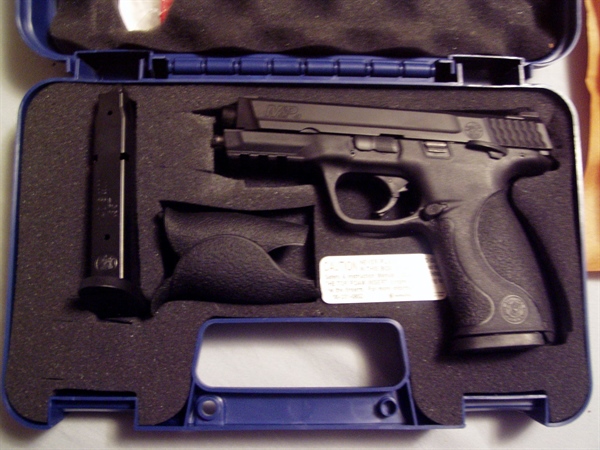 S&W M&P 40 41/8 INCH 15 RD 40S&W CALIBER NEW IN BOX $ 455.00