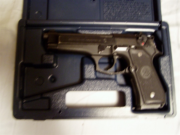 BERETTA 92FS USED 1 -15 & 1 -20 RD MAG $ 549.00