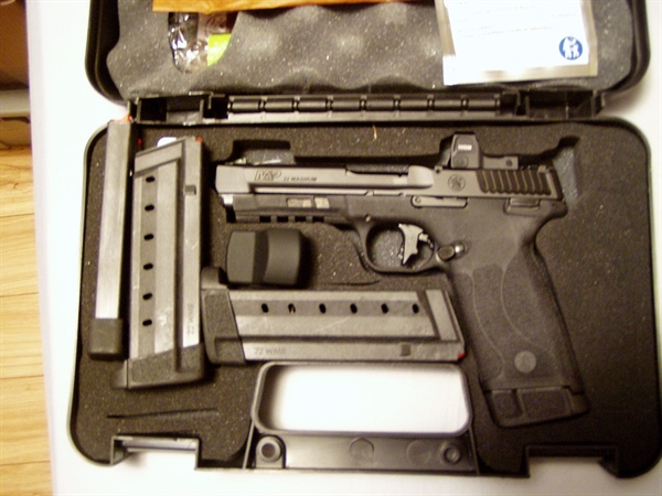 SMITH & WESSON M&P 22 WMR TS BAG MAG COMBO WITH VIRIDIAN RFX15 GREEN DOT MOUNTED (NO BAG INCLUDED )