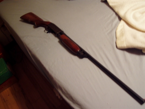 ITHACA MODEL 37 FEATHERLIGHT 20 GAUGE 2&3/4 IN CHAMBER  28 INCH PLAIN BARREL FIXED MODIFIED CHOKE $ 499.00