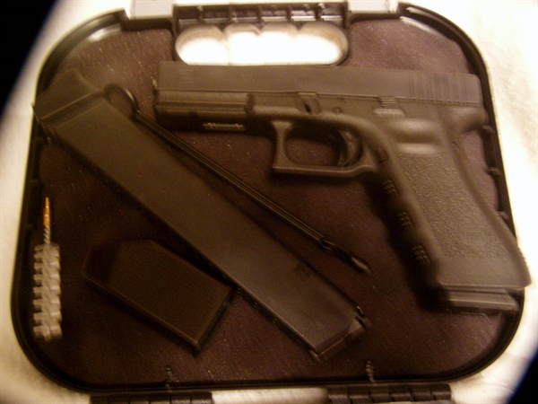 NEW IN CASE  GLOCK 17 9MM GEN 3 FIXED SIGHTS 5.5 LB TRIGGER ONE 10 RD MAG AND 33 RD IF ALLOWED $ 475.00